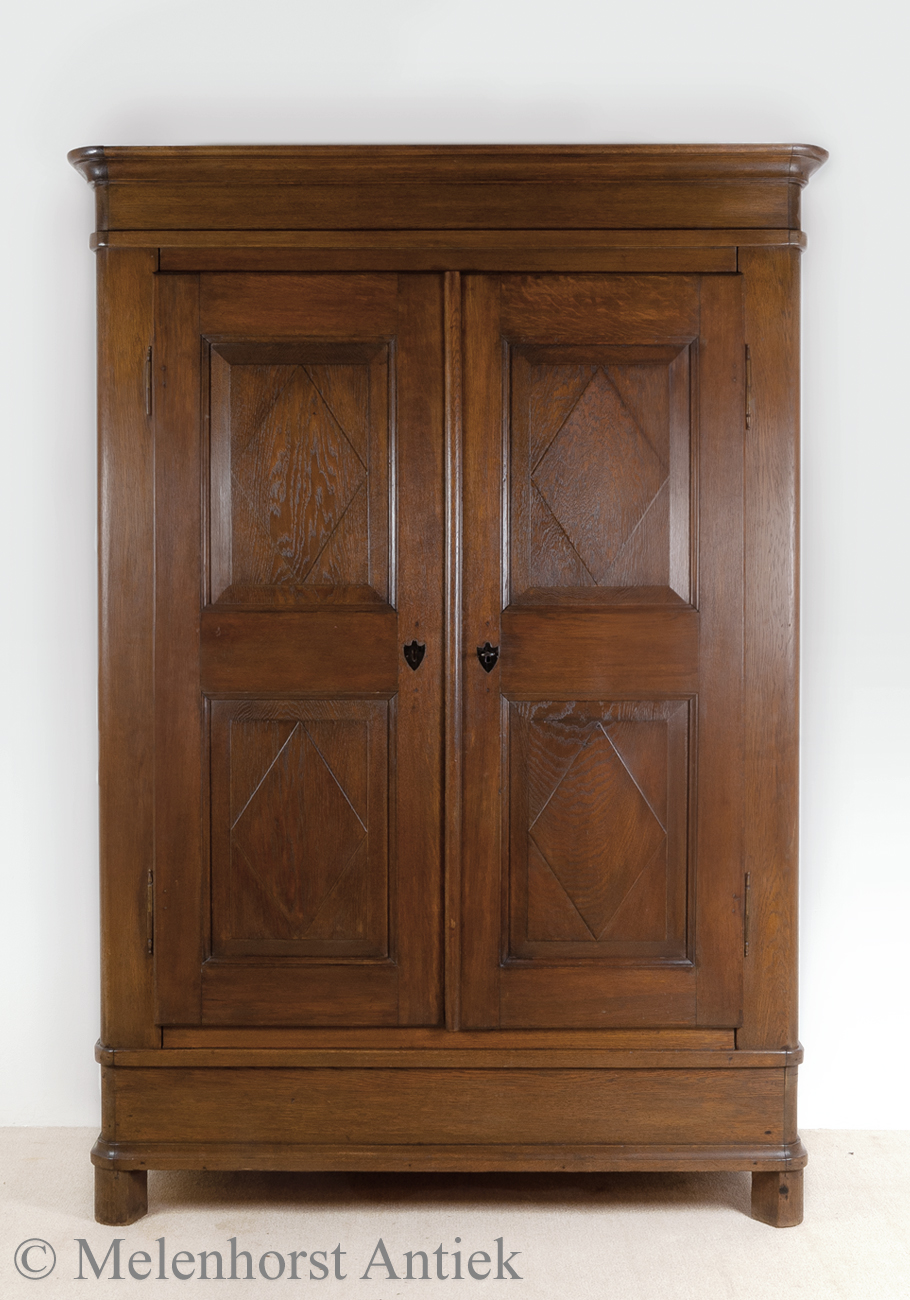 Zweitüriger Schrank