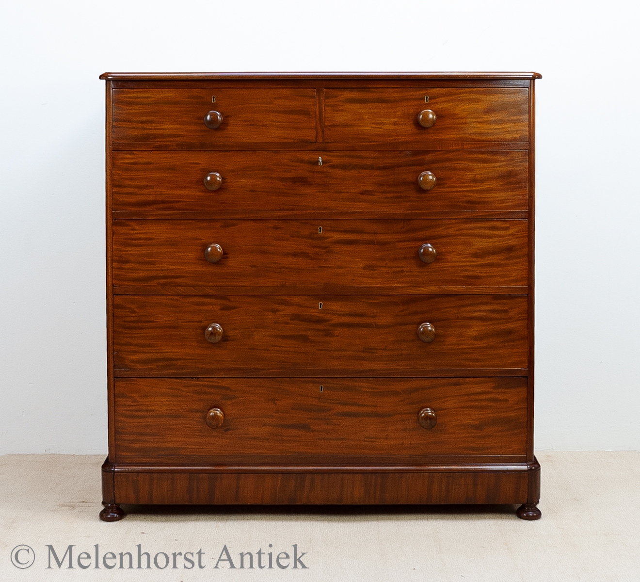 Chest of drawers