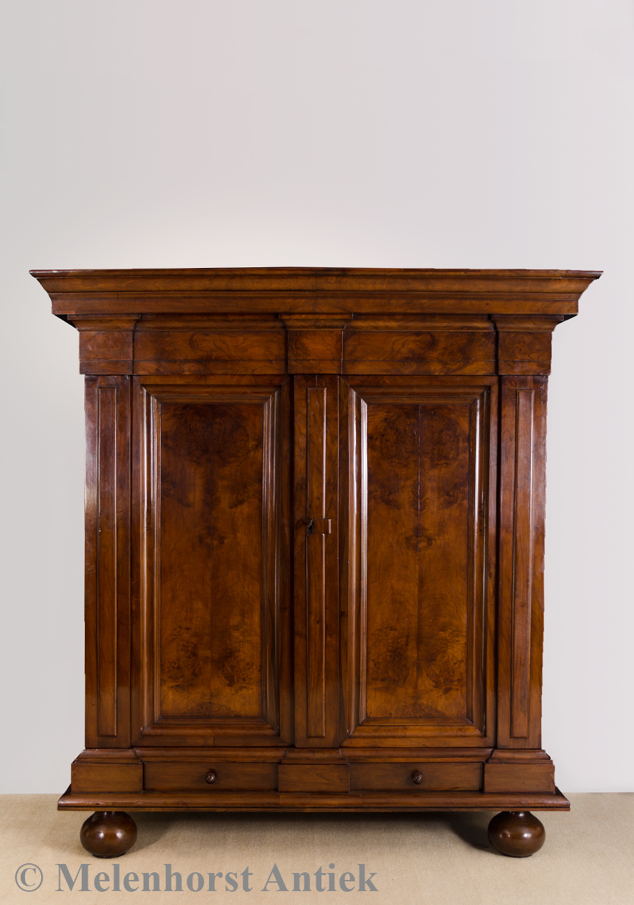 Wellenschrank