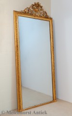Klassizistischer Spiegel